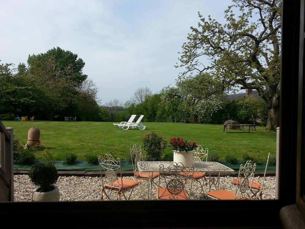 B&B - Le Clos Aux Masques Saint-Pierre-Azif Exterior foto