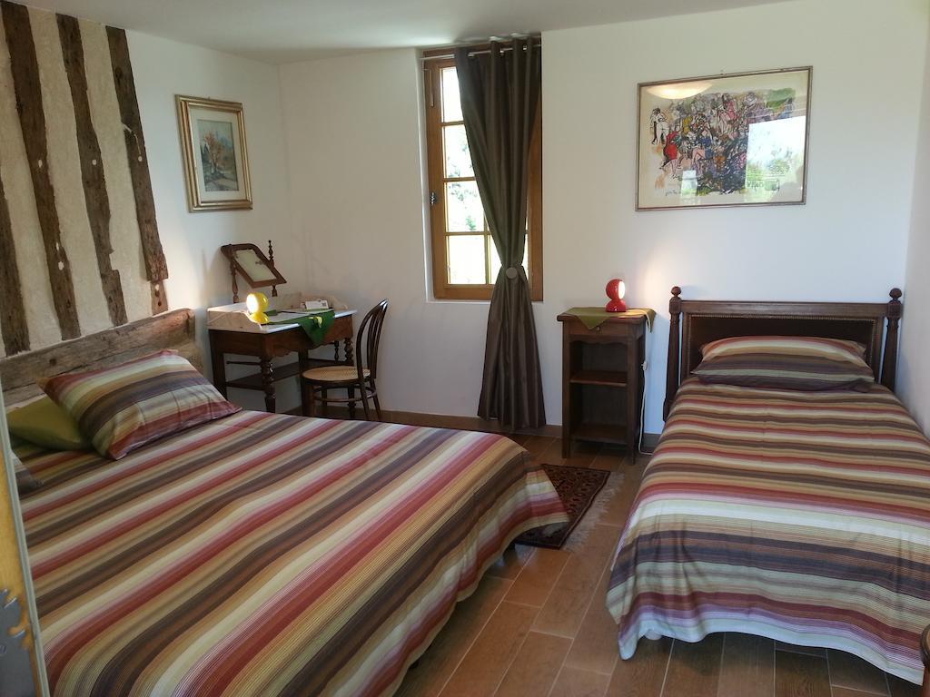 B&B - Le Clos Aux Masques Saint-Pierre-Azif Habitación foto
