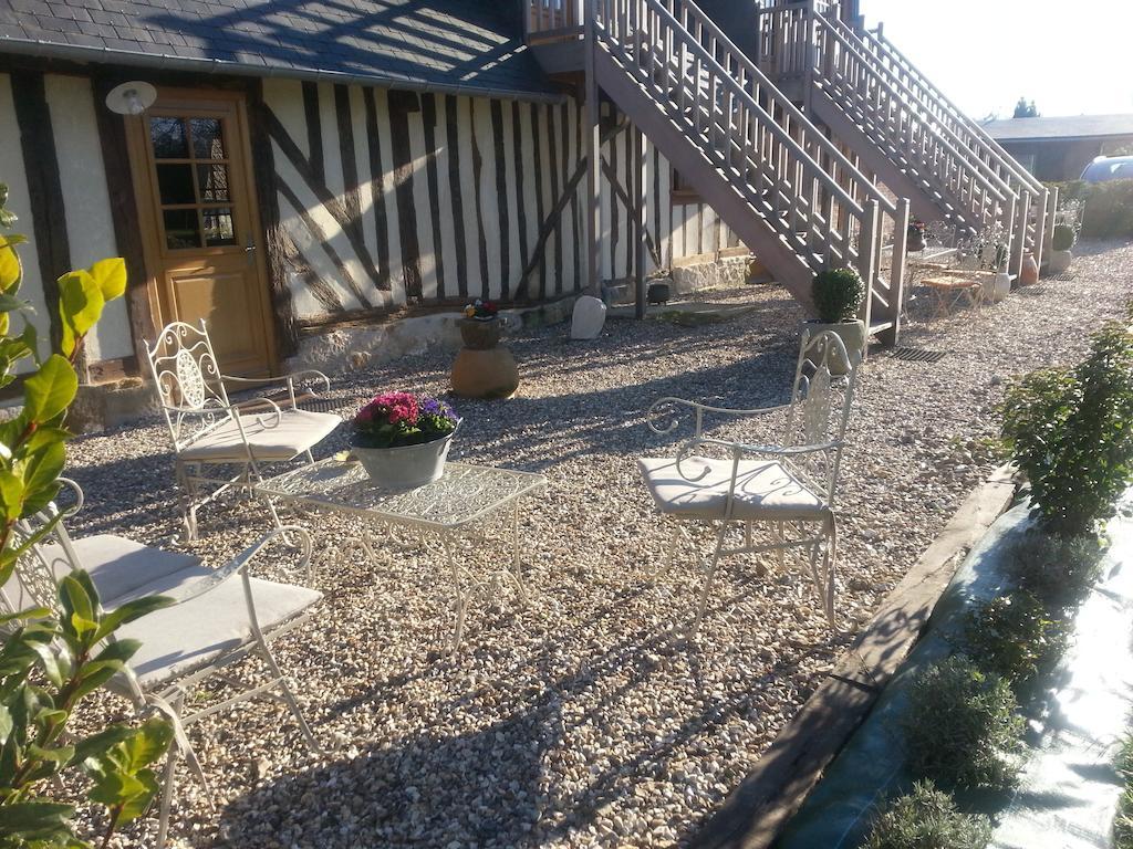 B&B - Le Clos Aux Masques Saint-Pierre-Azif Exterior foto