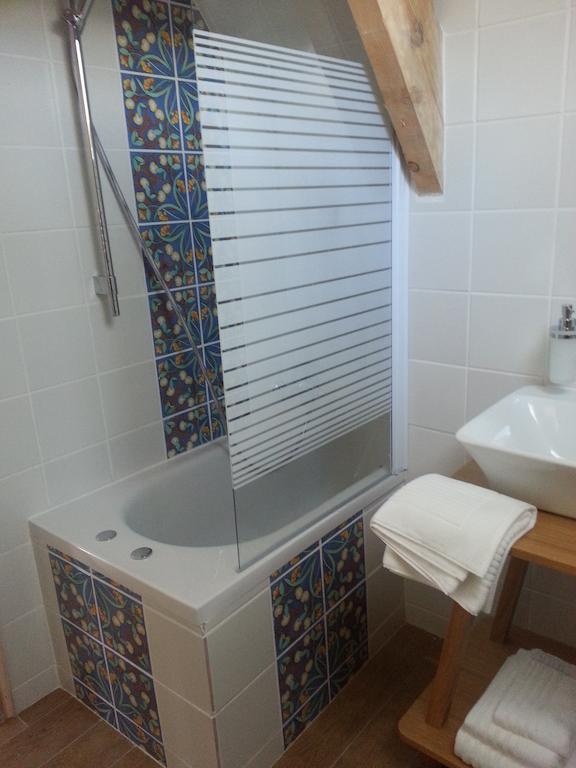 B&B - Le Clos Aux Masques Saint-Pierre-Azif Habitación foto