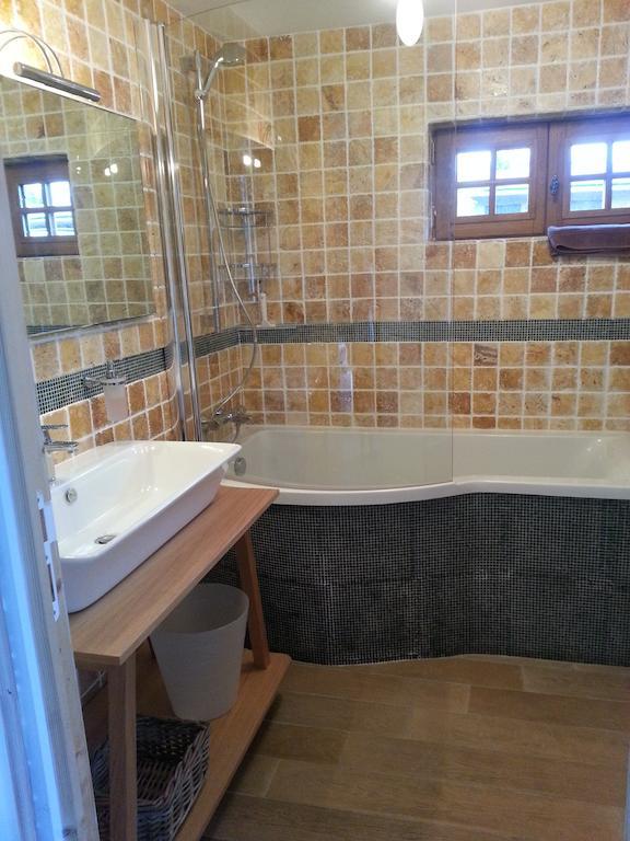 B&B - Le Clos Aux Masques Saint-Pierre-Azif Habitación foto